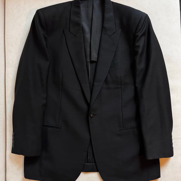 생로랑 피크드칼라 블레이저