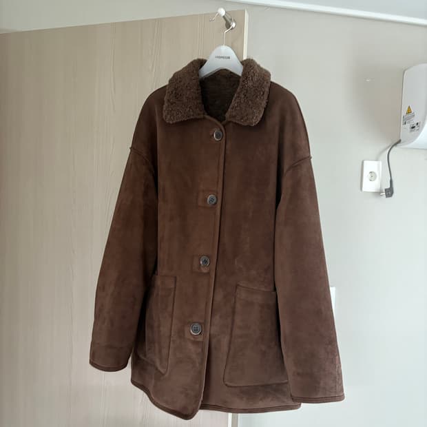 앤니즈 리버시블 쉐어링 무스탕 (브라운)