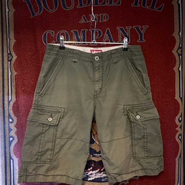 Levis 카키 하프팬츠