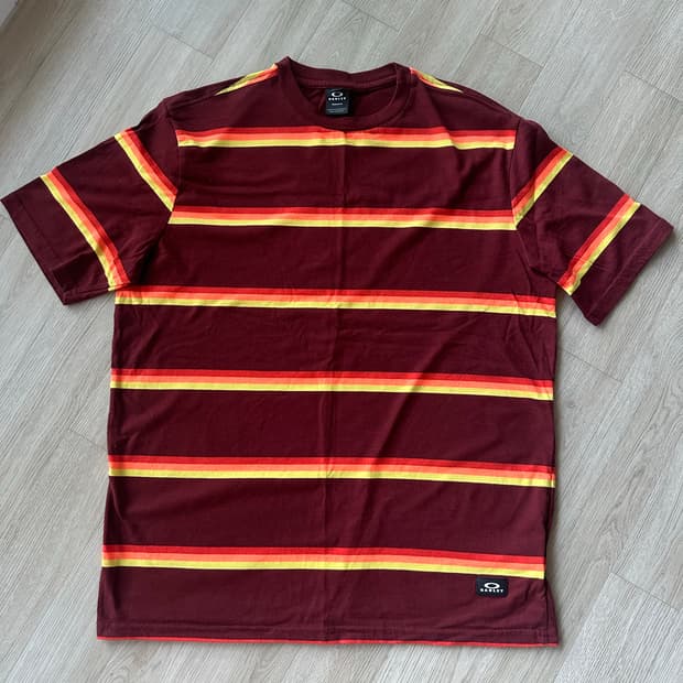 오클리 스트라이프 티셔츠 L