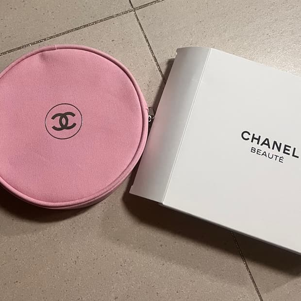 샤넬 뷰티 핑크 탬버린 파우치