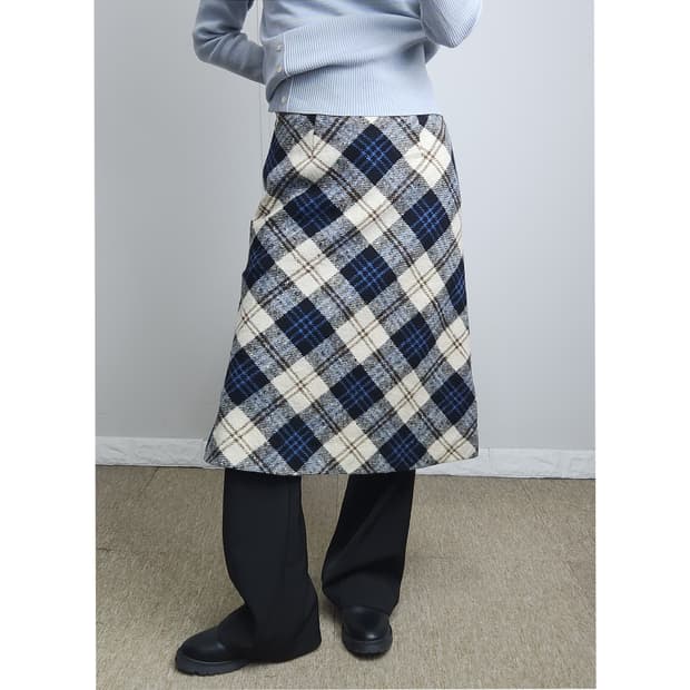 체크 울 스커트