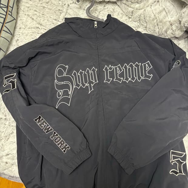 슈프림 올드 잉글리쉬 트랙 자켓 팝니다