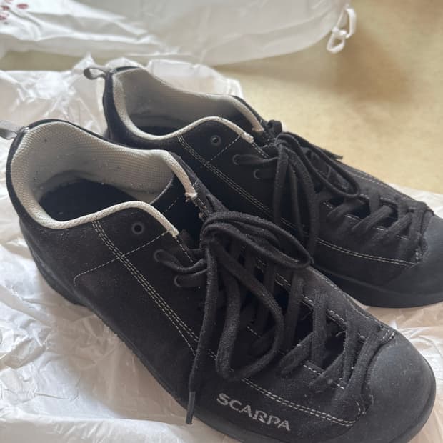 스카르파 모히또 블랙 스웨이드 44size 판매합니다!
