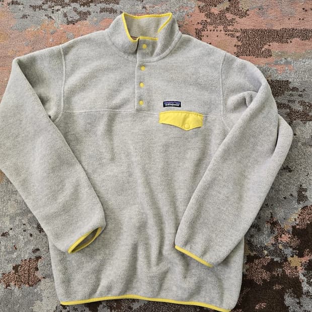 10s 파타고니아 신칠라 스냅-T 호트밀 헤더/옐로우