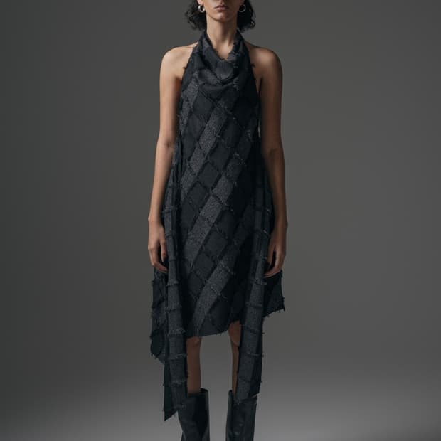 트리밍버드 프린지 홀터넥 드레이프 원피스 (챠콜)