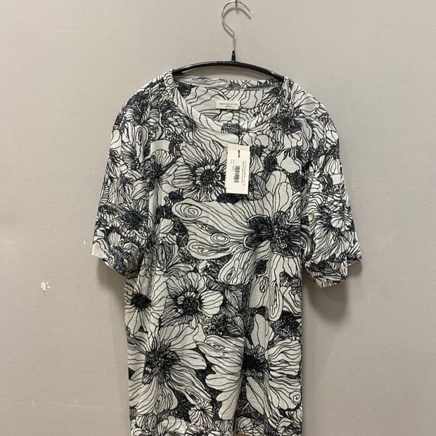 드리스반노튼 반팔 티셔츠 m사이즈 새상품