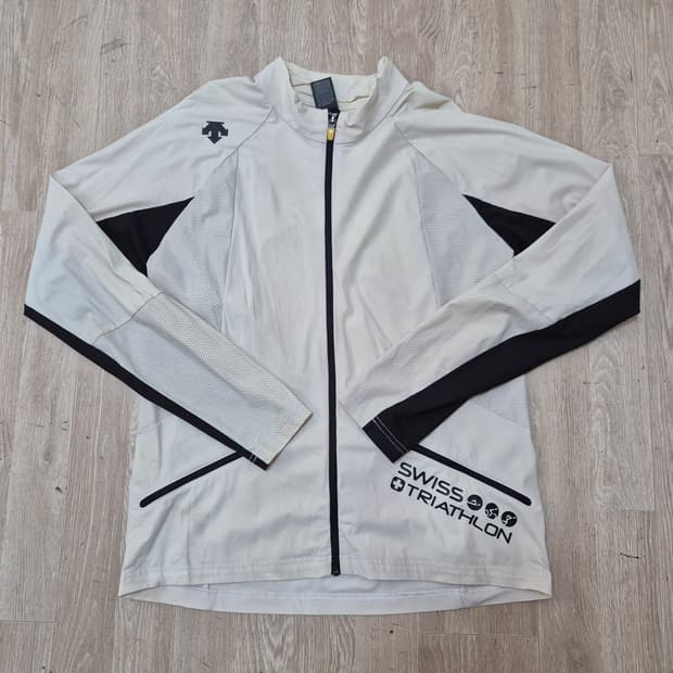데상트 스위스 트라이애슬론팀 스트레치 경량 바람막이 자켓
