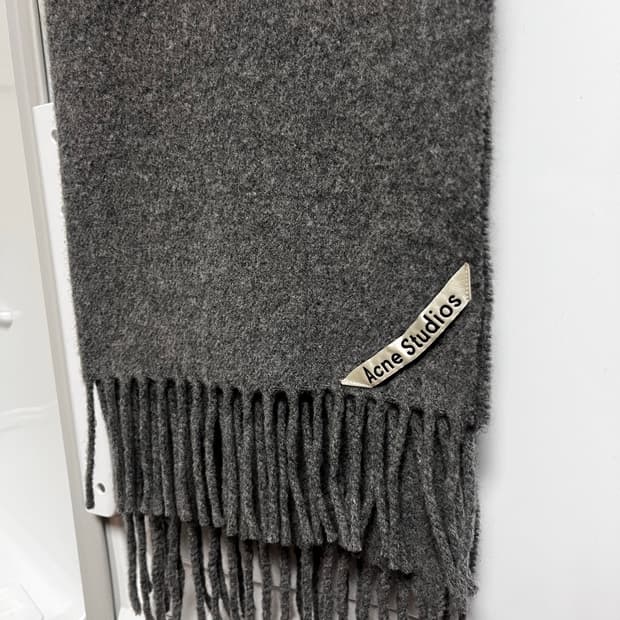 아크네 스튜디오 머플러 그레이