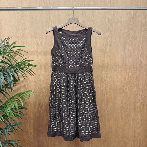 막스마라 스튜디오 슬리브리스 원피스 펀칭 레이스 디테일 다크브라운