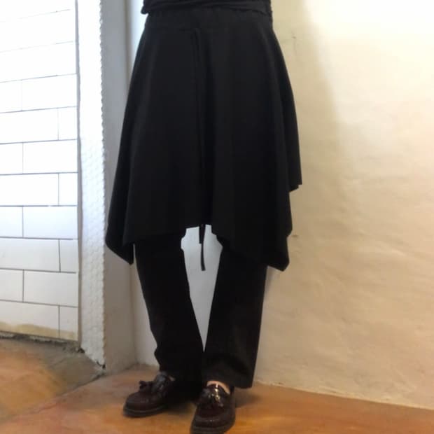 빈티지 블랙 언밸런스 플레어 스커트