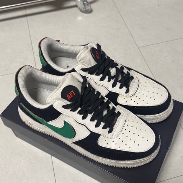 나이키 코스믹클레이 팔아요