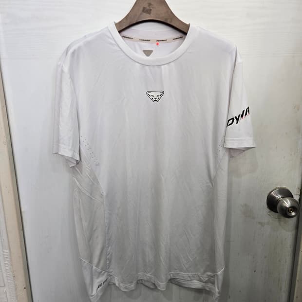 105,XL )) DYNAFIT 다이나핏 반팔티셔츠! 디자인 예뻐요~