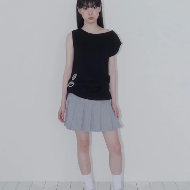 EYELET LOOSE SLEEVELESS (BLACK) 