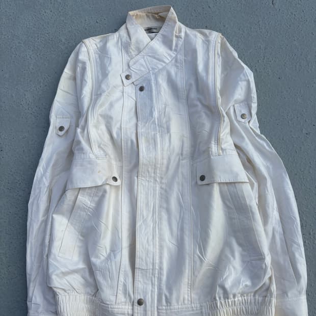 “Standard Member”Minimal Design White Bo