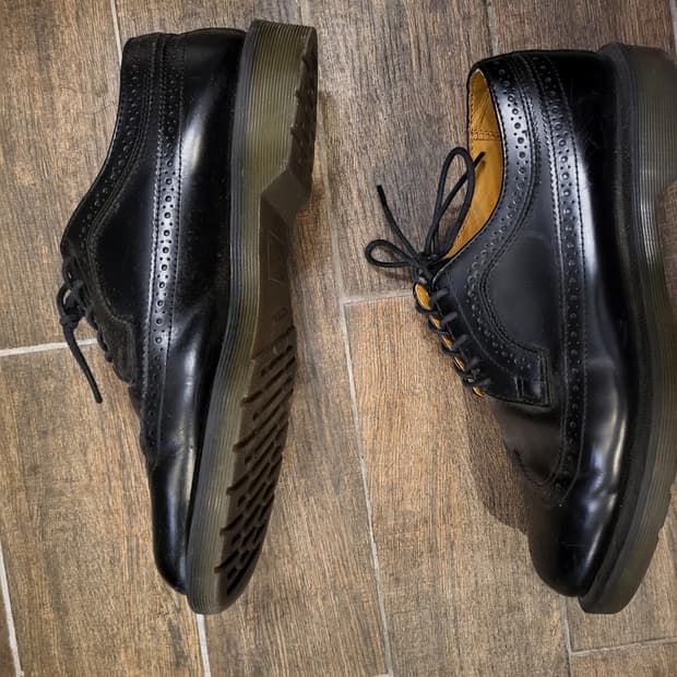 닥터마틴 블랙 윙팁 슈즈 uk9