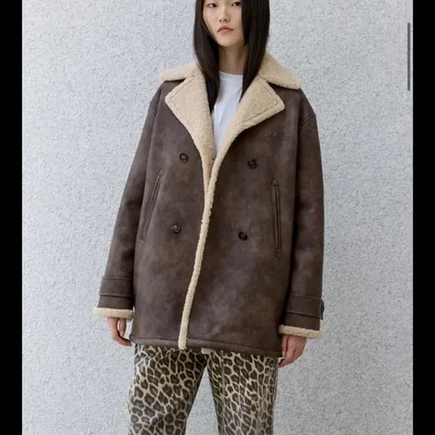 오아이오아이 무스탕 하프 코트 (s) 새상품