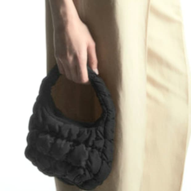 새상품) cos 퀼티드 마이크로백 구름빵백