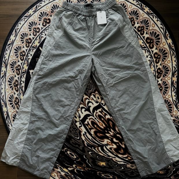 Leathery pants grey 판매합니다
