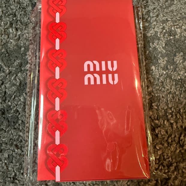 미우미우 돈봉투 정품 2026