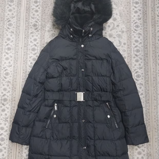 DKNY 블랙 퍼 후드 벨티드 패딩