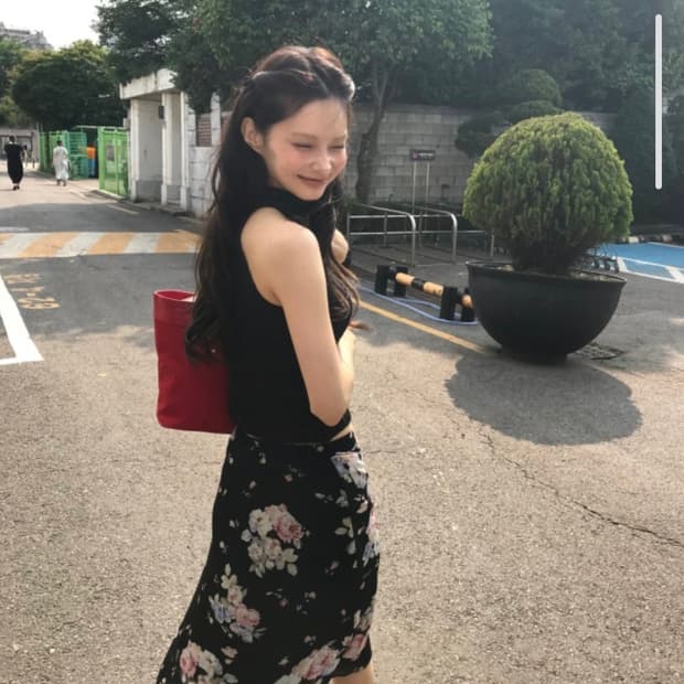 위드블룸 밤비 플라워 쉬폰 미디 스커트