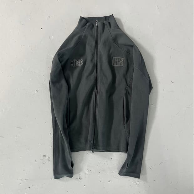 MPa RIBBED ZIP JACKET (CHARCOAL)