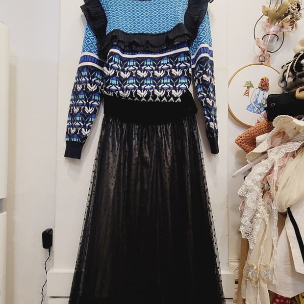 프릴 에스닉 포근니트. 오즈세컨 도트샤 스커트