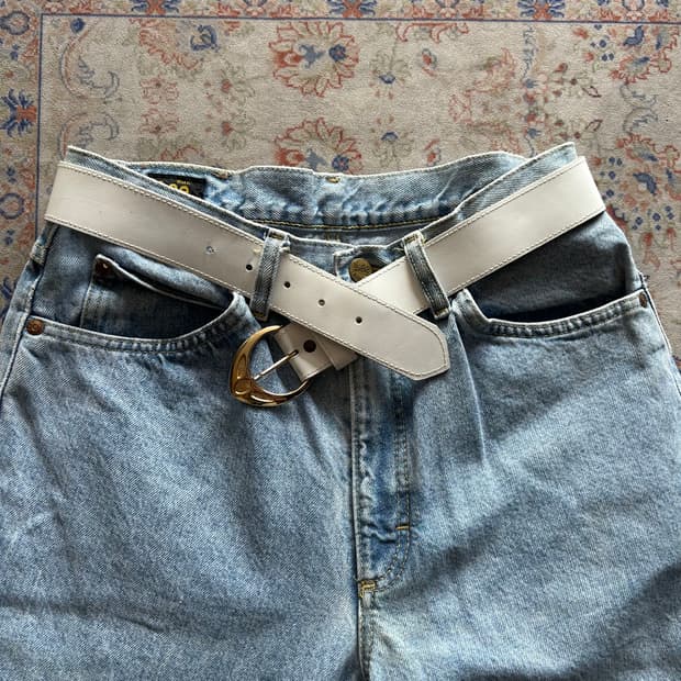 Vintage white leather belt