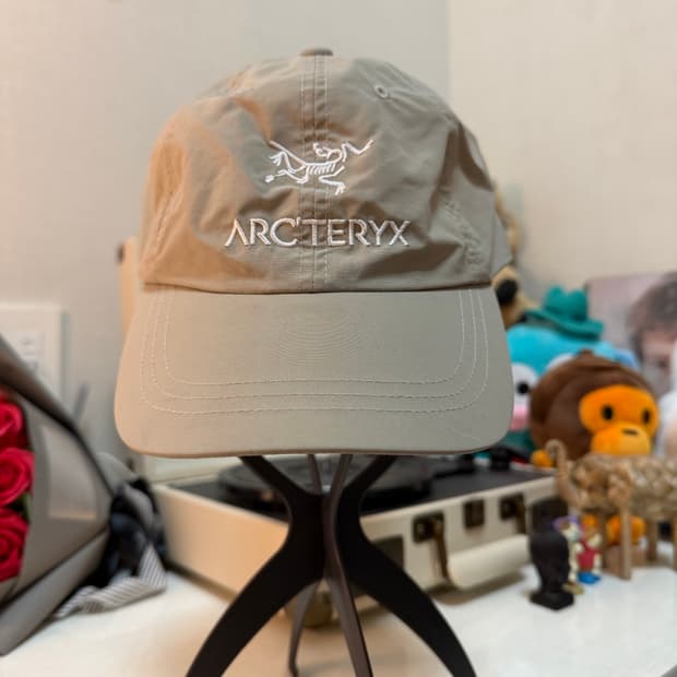 아크테릭스 베이지 볼캡