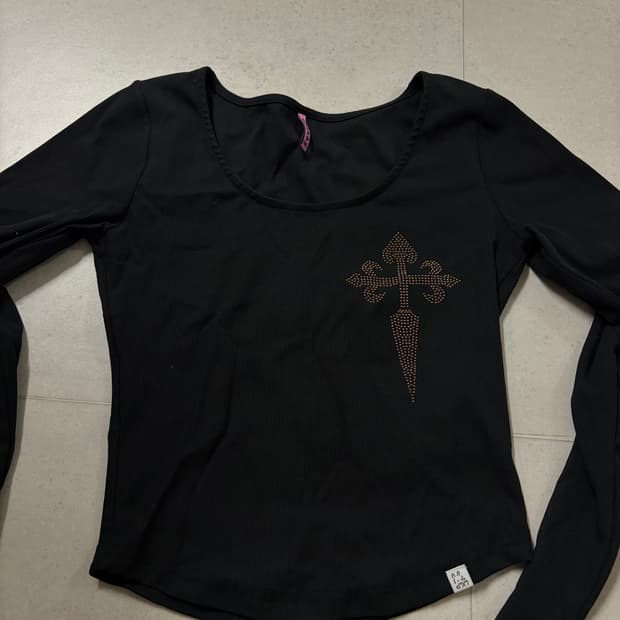 eessay 에세이 긴팔티셔츠 블랙