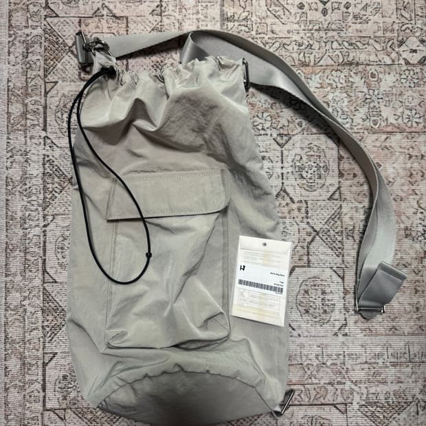 해칭룸 보틀백 샌드