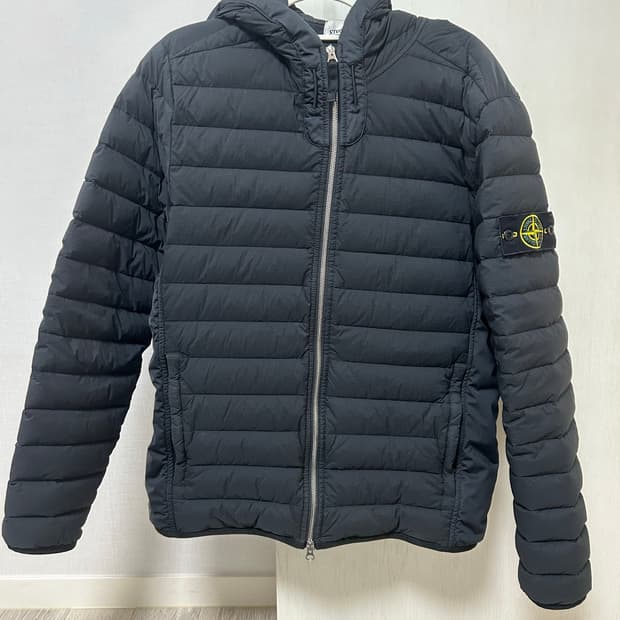 21년식 스톤아일랜드 룸우븐 경량패딩 M