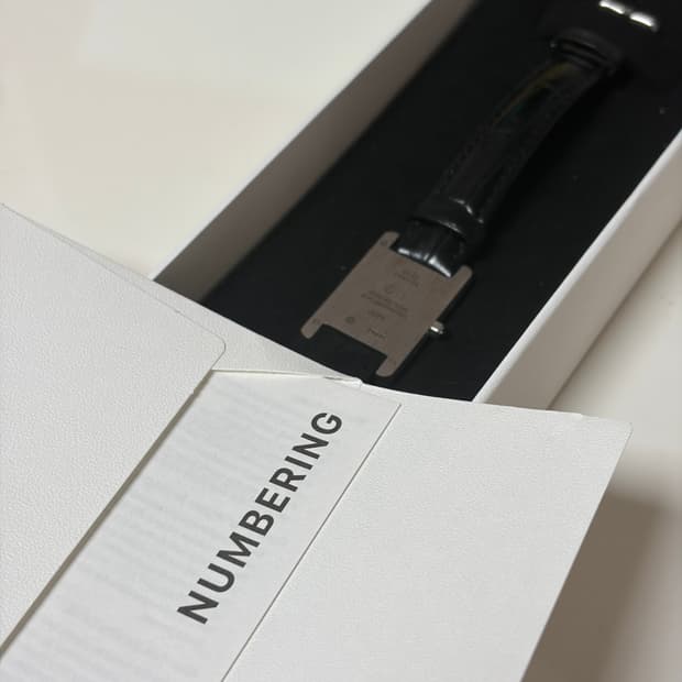 상태최상 넘버링 1901 실버 M사이즈