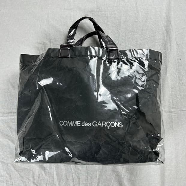 꼼데가르송 PVC 토트백