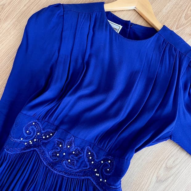 로열 블루 비즈 웨이스트 스모크 원피스