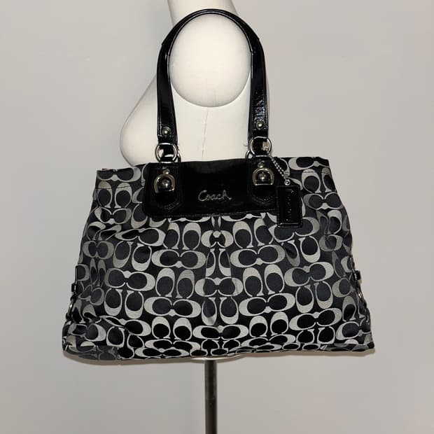Coach Cookie&cream Shoulder bag