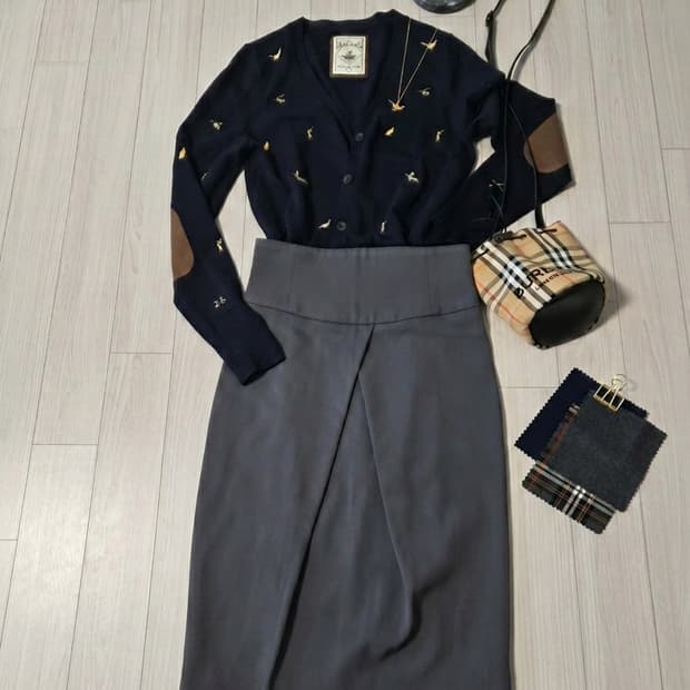 엠포리오 아르마니 하이웨스트 튤립 펜슬 스커트 (40사이즈)