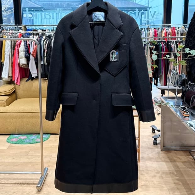 프라다 블랙 로고 울 롱코트 