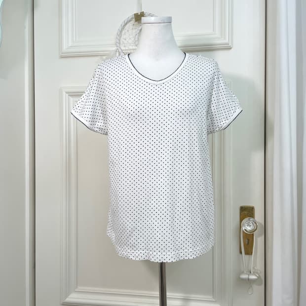 white navy dot basic cotton top