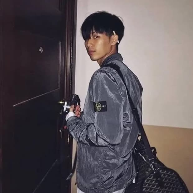 스톤아일랜드 17FW 나일론메탈 셔츠 XL황금사이즈 식케이 착용