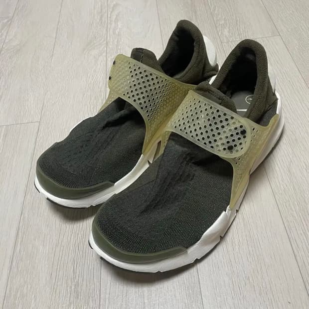 나이키 프라그먼트 삭다트 올리브