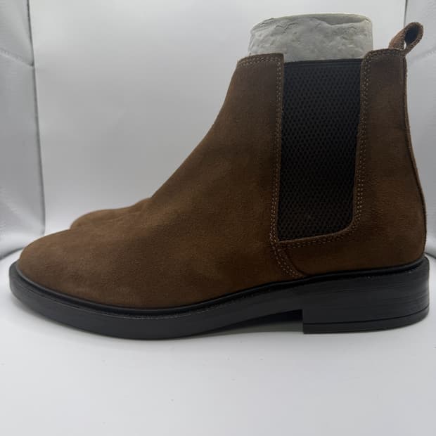 Massimo Dutti 마시모두띠 브라운 스웨이드 첼시부츠입니다.