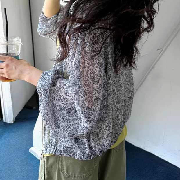 Sheer fabric loose zip blouson