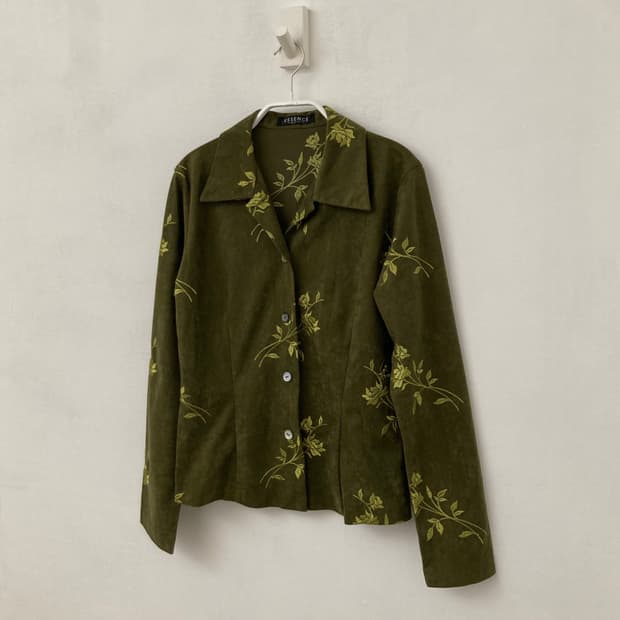 ESSENCE 빈티지 그린 벨벳 자수 셔츠