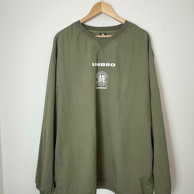 엄브로 웜업 카키