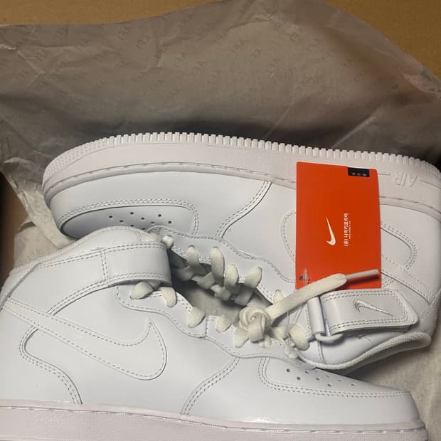 우먼스 나이키 에어포스 미드 화이트