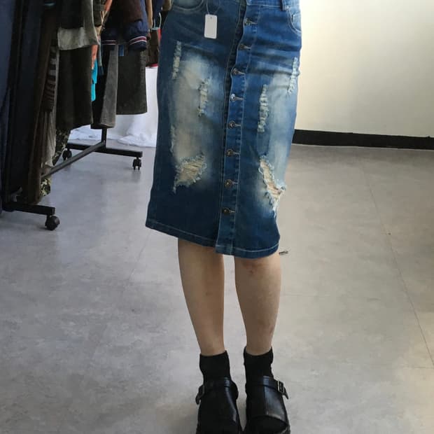 Damage point denim midi skirt