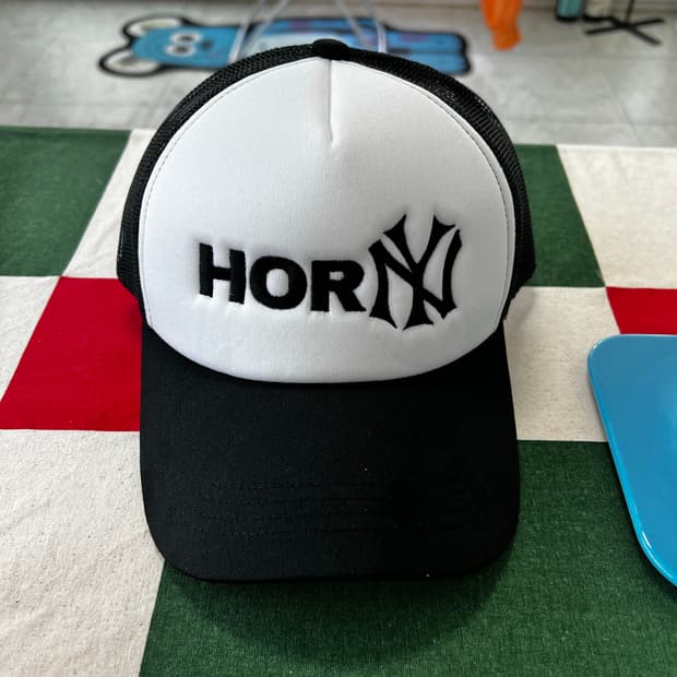 HORNY NYC 트러커캡 새상품