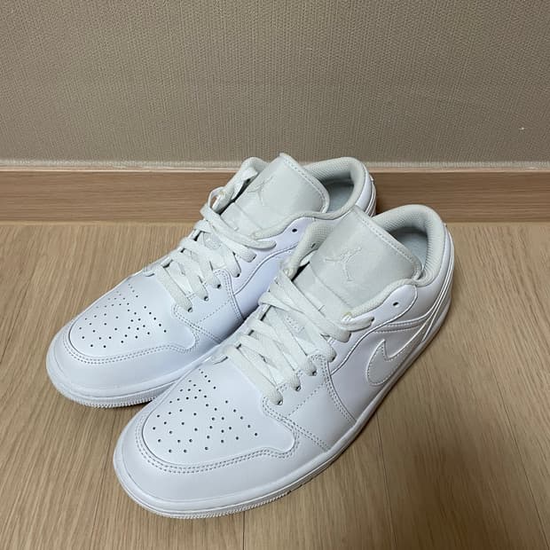 조던 1 로우 트리플 화이트 275